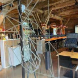 De Paardenstallen Dentro