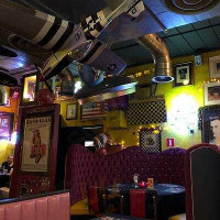 Savoury À l'intérieur