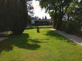 Au Bain Marie Exterior