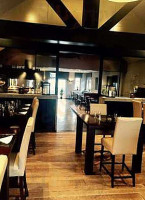 Au Numéro 3 À l'intérieur