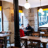 Leila À l'intérieur