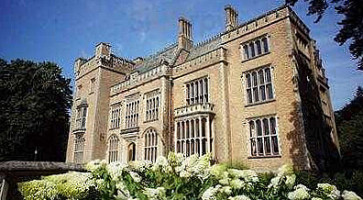 Kasteel Tudor outside