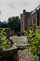 Kasteel Tudor outside