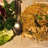 Mu Daeng Thai Schilde Comida