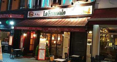 Bayron Ribs Exterior