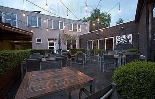 Rouge E Blanc Extérieur