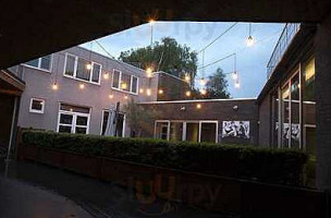 Rouge E Blanc Extérieur