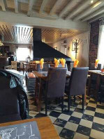 Rouge E Blanc À l'intérieur