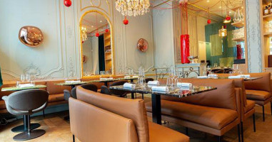 Le Daneel's À l'intérieur