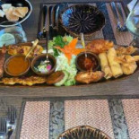 Thais Khamphet Comida