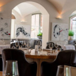 Monarh À l'intérieur