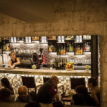 L Aristide À l'intérieur