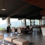 Le Franc-yves Dentro