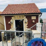 Burger ‘n Shake Exterior