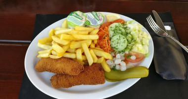 In Den Dolphin Comida