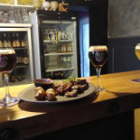 Qienboi Bières Et Tartines Bebida