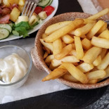 La Fontaine Aux Liones Comida