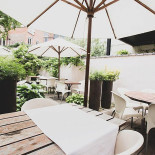 Faim Fatale Extérieur