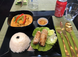 Surin Thai Kitchen Comida