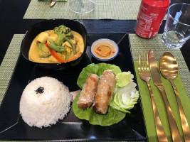 Surin Thai Kitchen Comida