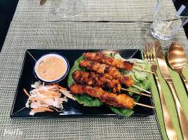 Surin Thai Kitchen Comida