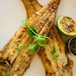 Runway 26=08 Nourriture