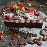 Runway 26=08 Nourriture