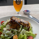 Runway 26=08 Nourriture