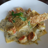 Runway 26=08 Nourriture