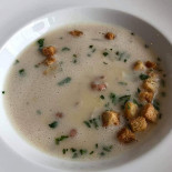 Runway 26=08 Nourriture