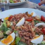 Runway 26=08 Nourriture