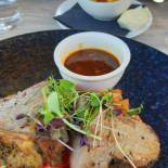 Runway 26=08 Nourriture