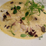 Runway 26=08 Nourriture