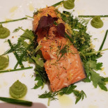 Runway 26=08 Nourriture