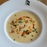 Runway 26=08 Nourriture