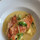 Runway 26=08 Nourriture