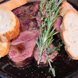 Pink Restobar Comida