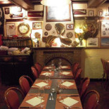 Café De La Gare Dentro