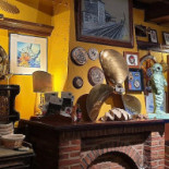 Café De La Gare Dentro