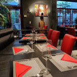 Yotaya À l'intérieur