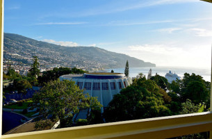 Bistro Pompidou Exterior