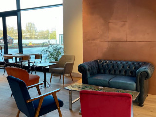 Lloyd Coffee Eatery Westland Shopping