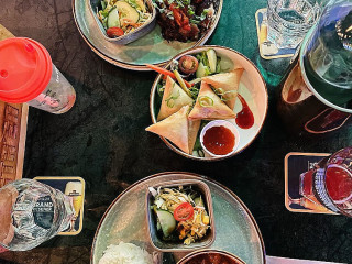 Str'eat Bars Kitchens (streat)