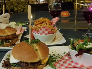 De Tapperij Bree Sportsbar Burgers Ribs