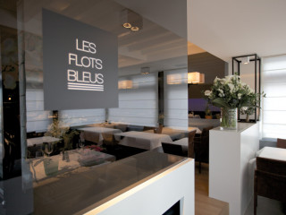 Les Flots Bleus