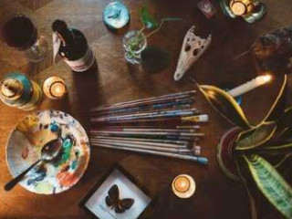 Atelier-café Who's Afraid Of Red Yellow And Blue