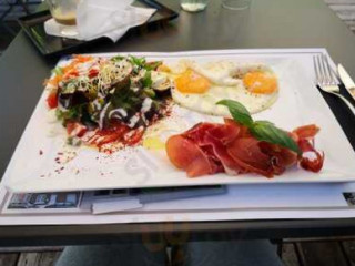 Le Dejeuner Sur L'herbe