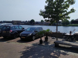 Big Snack Onder De Luifel Hasselt