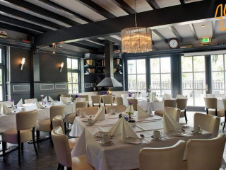 V.o.f. Lounge 3 Zussen Meteren Meteren