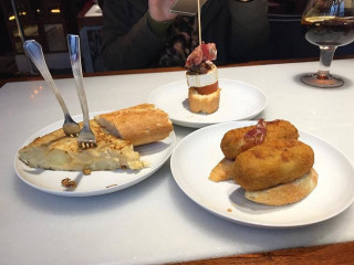 De Snackbar Lunch And Dinner